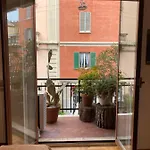 Salasco 20 - Bocconi Porta Romana stylish apt!